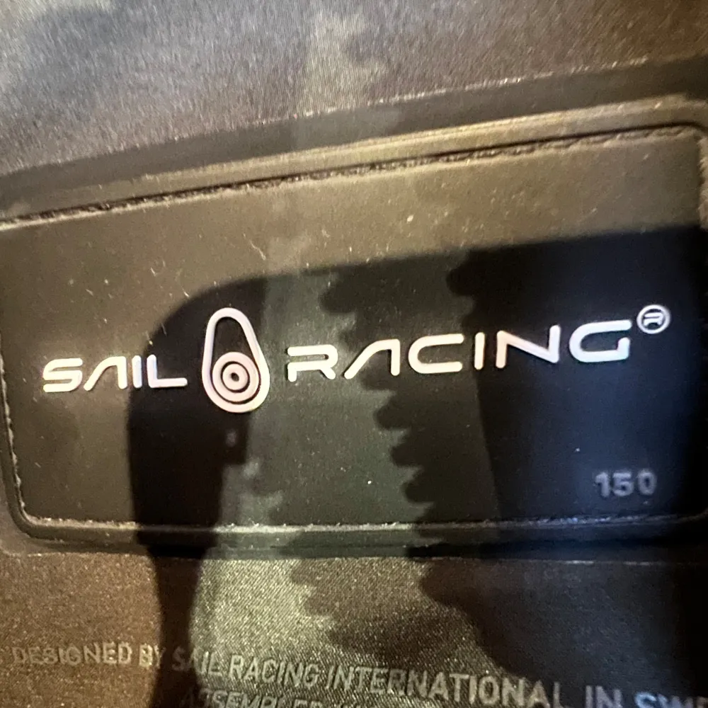 Sail Racing Down Patrol. Perfekt för kalla dagar! Använd men fint! Strl 150. Nypris: 3500 kr.. Takit.