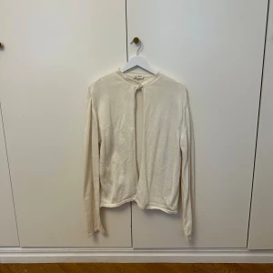 Djerf Avenue Button Up Cardigan Cream - Använd fåtal gånger