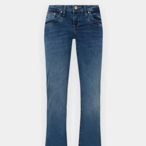 Blå bootcut jeans från LTB - Snygga LTB jeans i modellen valerie inga slitningar eller defekter i st w27 l32. Säker pga att dem inte kommer till användning.