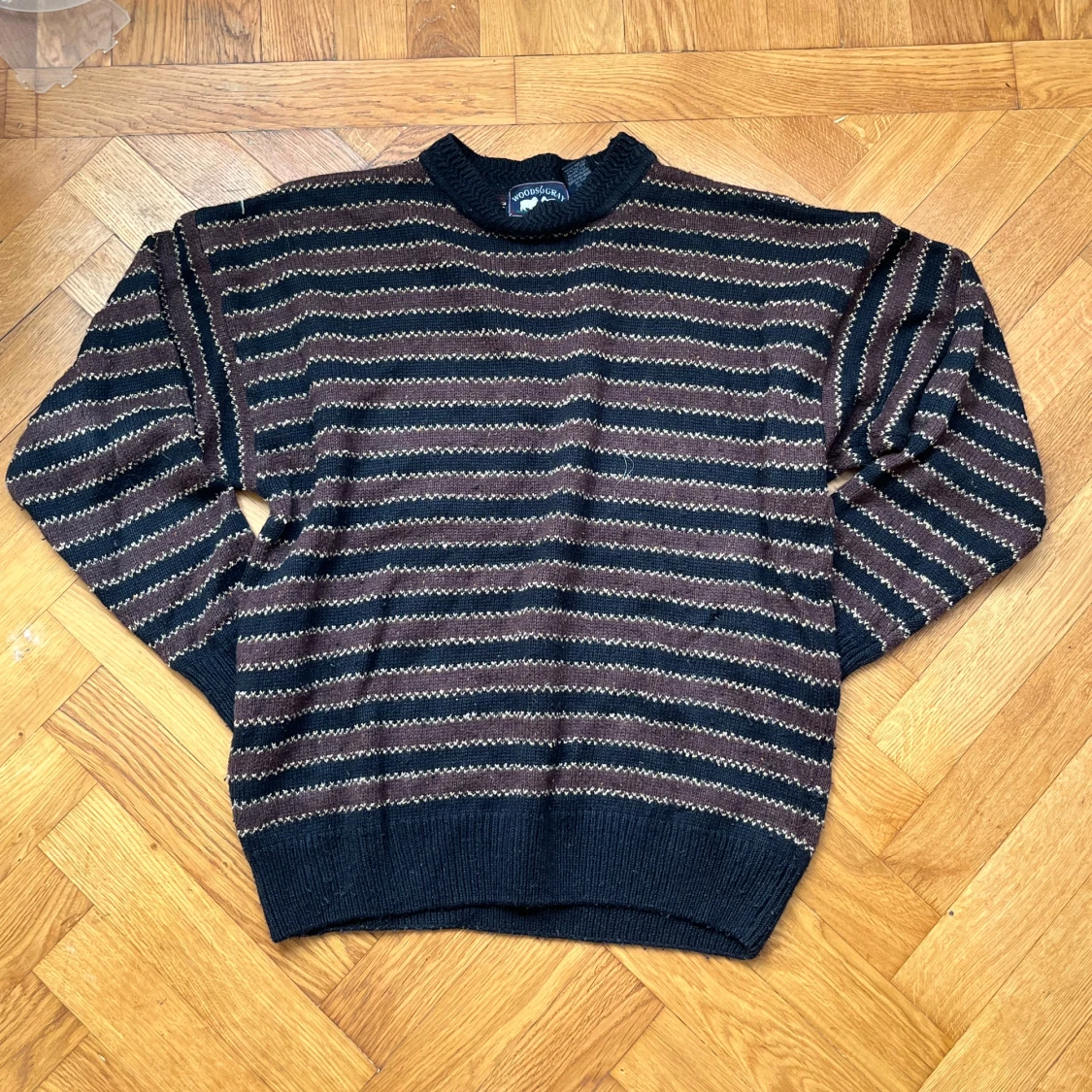 Randig stickad tröja från Woods & Gray