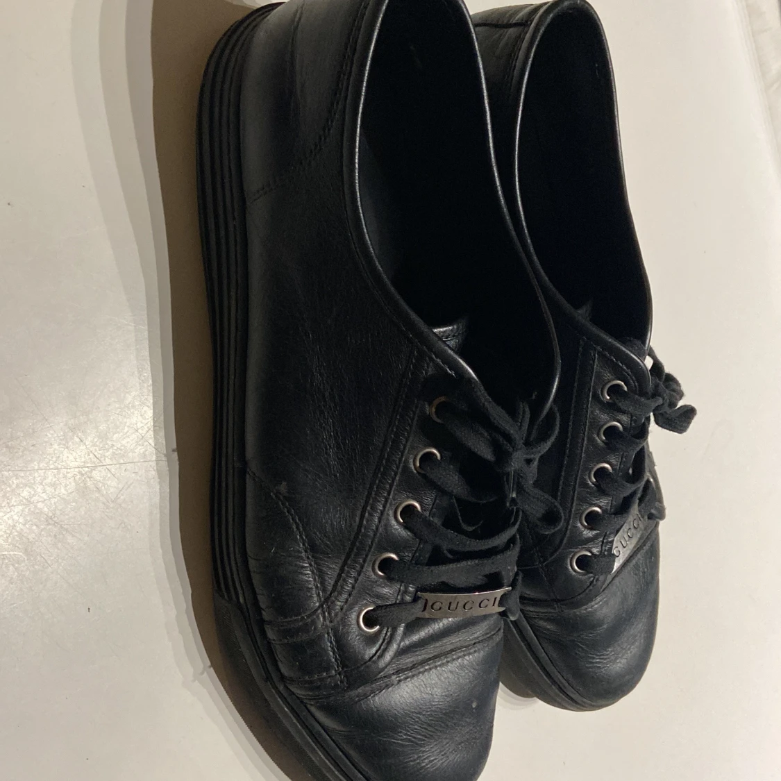 Svarta sneakers från Gucci - 2