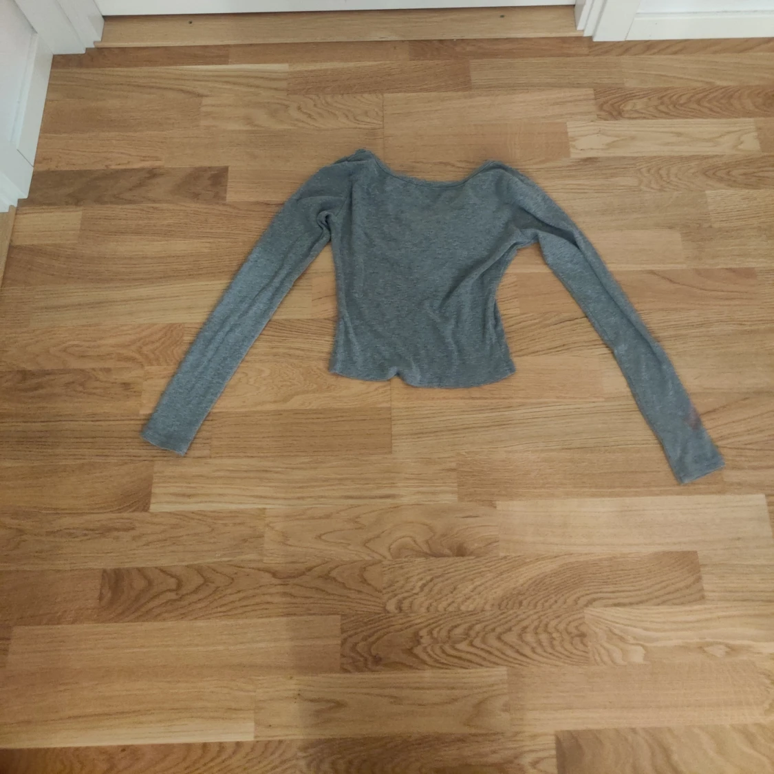 Grå långärmad topp - 1