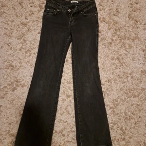 Bot cut Jeans - Jätte fina jeans från gina tricot.