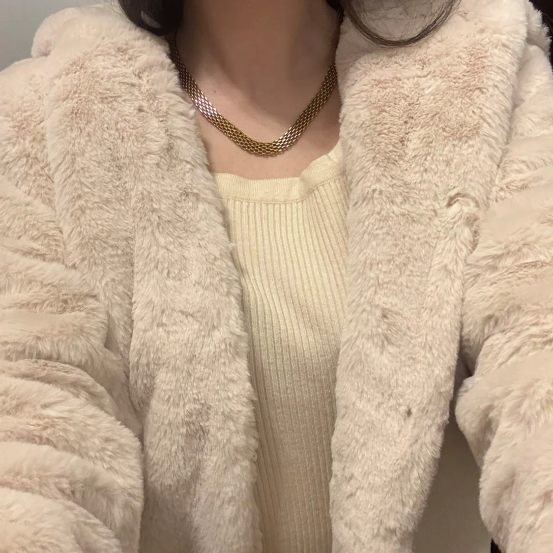 Ny oanvänd Beige pälsjacka - 1