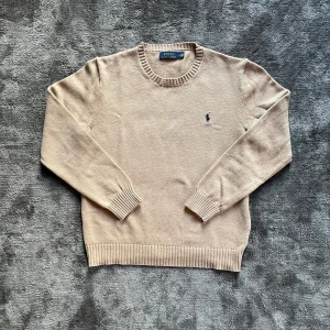 Ralph lauren tröja  - Säljer fett skön Ralph lauren tröja i storlek M. Inga defekter. Mått kan skickas privat om det behövs. Självklart äkta