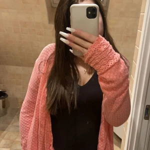 Odd Molly kofta - Säljer en söt rosa spetskofta med knytband från odd Molly🩷