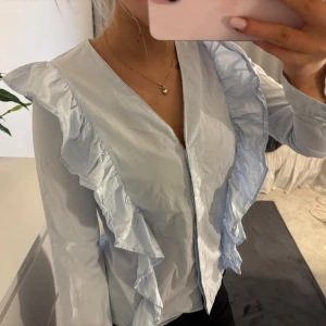sött blus  - så fin blus/skjorta från gina lite liten på mig men så snygg när den passar 