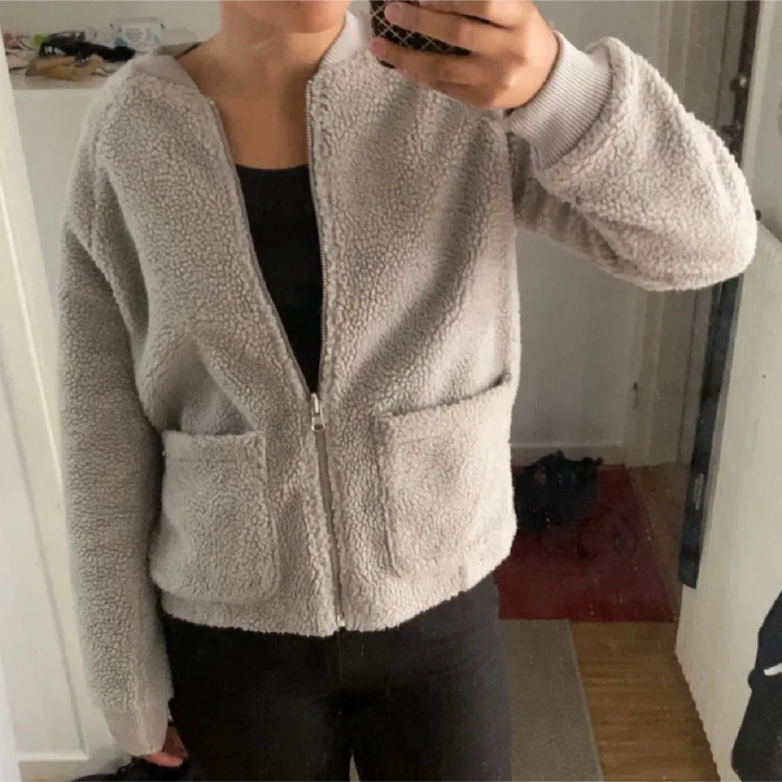 Grå teddyjacka med dragkedja