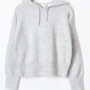 Jättefin Gina stickad tröja  - Avdänd 2 gånger grå inte nopprig fin på från Gina Tricot 