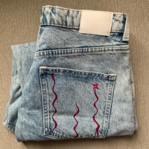 Weekday jeans - Weekday jeans that are painted on one pocket