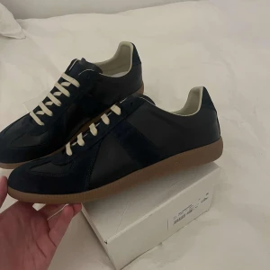 Maison margiela gats - Maison margiela gats size 44 i navy 