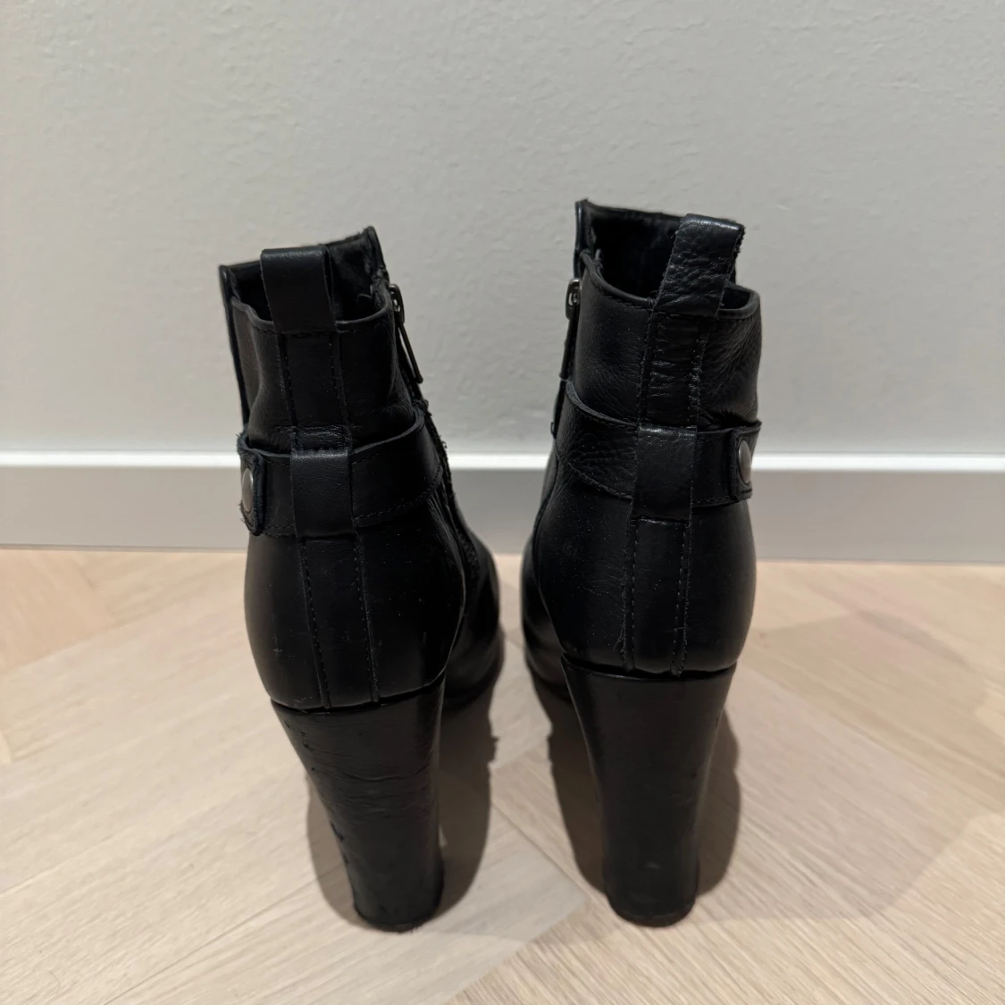 Svarta boots med klack från Samsøe Samsøe - 90