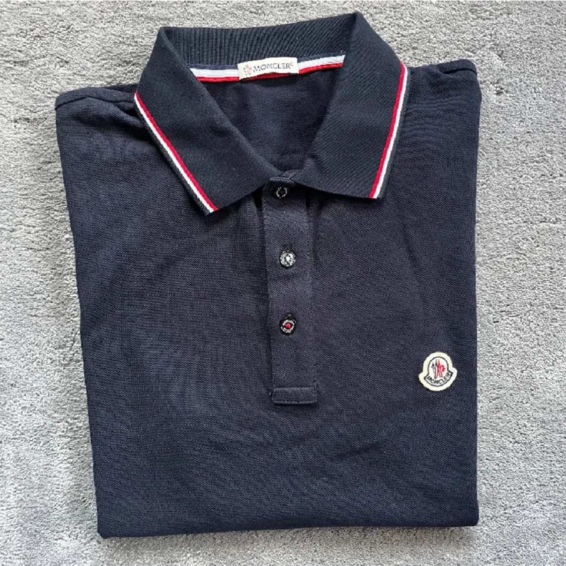 Mörkblå pikétröja från Moncler - 90