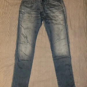 Replay jeans - Ljusblåa replay jeans Använd ett fåtal gånger 