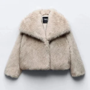 pälsjacka - Supersnygg pälsjacka från Zara i jättebra skick! perfekt till vintern💕(förra årets modell)