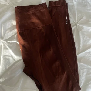 Träningstights från Famme - Använd enstaka gånger storlek s