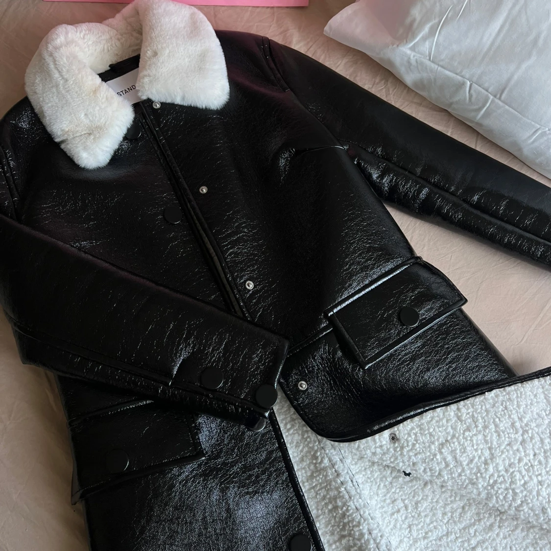 Svart skinnjacka