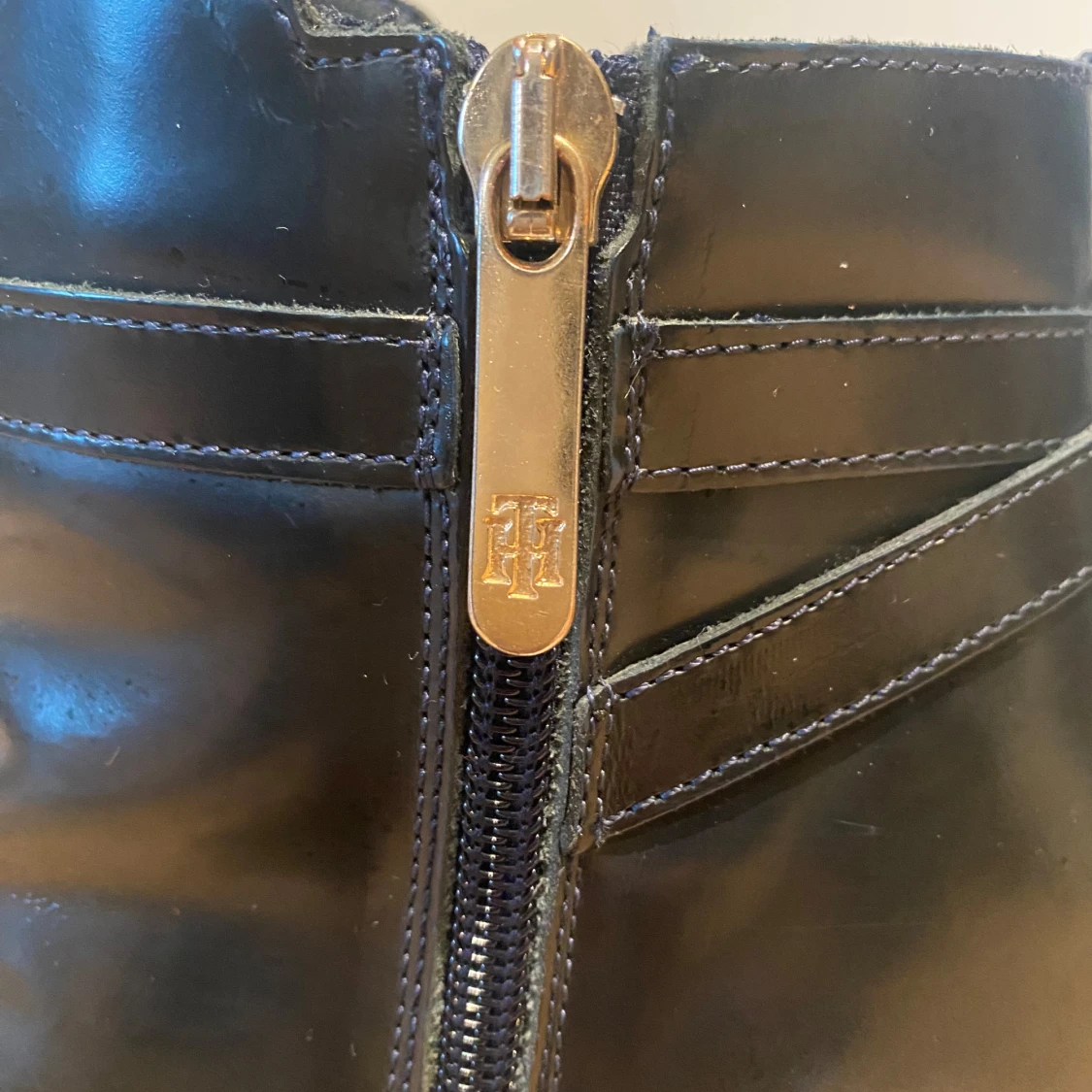 Svarta boots från Gigi Hadid X Tommy Hilfiger - 90