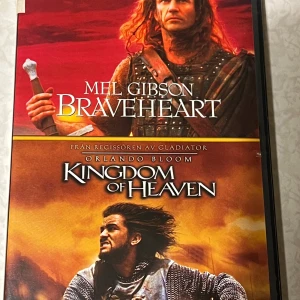 Braveheart & Kingdom of Heaven DVD - Säljer en DVD med två episka filmer: 'Braveheart' med Mel Gibson och 'Kingdom of Heaven' med Orlando Bloom. Perfekt för filmkvällar med historiska äventyr och storslagna slag. Båda filmerna är i bra skick och kommer i ett snyggt fodral. Perfekt för dig som älskar episka berättelser och historiska draman! Säljs för 50