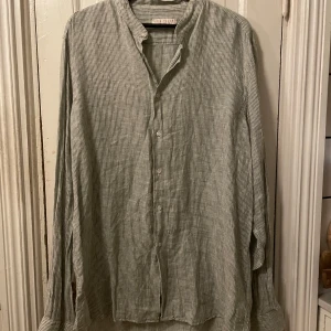 Luca faloni linneskjorta - Luca Faloni skjorta gjord i 100% linne. Bra skick