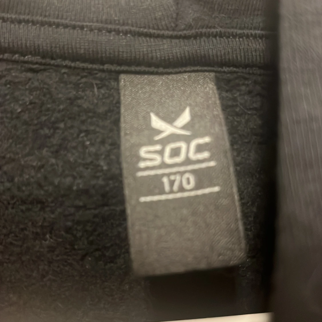 Svart hoodie från SOC - 90