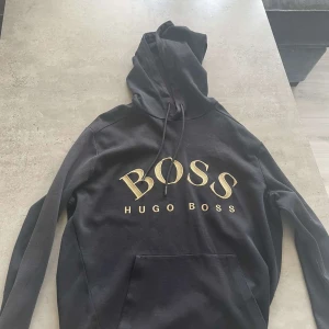 Hugo boss  - En sällsynt boss tröja som inte säljs längre och måste bort från garderoben.  Skriv vid intresse!
