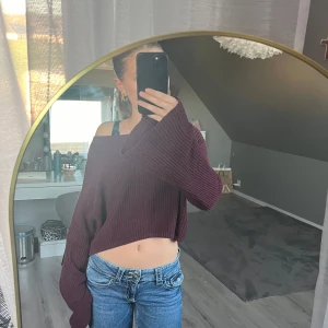 Vinröd tröja - Bra skick knappast använd🎀