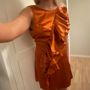 Orange cool klänning  - Så så fin!! 🍁 gyllene orange 