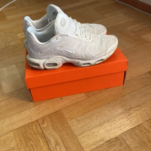 Nike air Max plus  - Dom är 8/10 i skick och orgenal boxen följer med