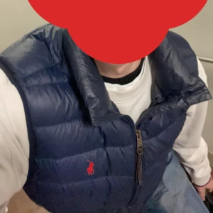 Ralphlauren väst  - Otroligt snygg och skön väst!