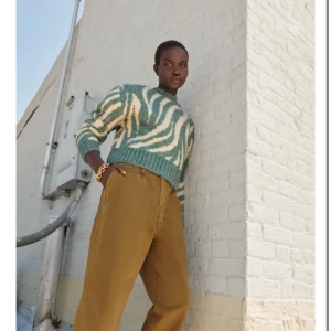 Zara tröja  - Stickad tröja från zara i zebramotiv Storlek S