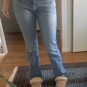 Low waist bootcut jeans - Low waist bootcut jeans. Jag är 175 och de passar perfekt i längden💗