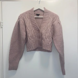 Rosa kofta  - Säljer denna super söta rosa koftan som jag knappt använt 