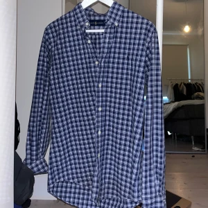 Ralph lauren skjorta - En skit snygg Ralph lauren skjorta!! Nästan aldrig använd!