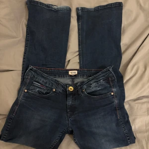 Lågmidjade bootcut jeans - Intressekoll🩷