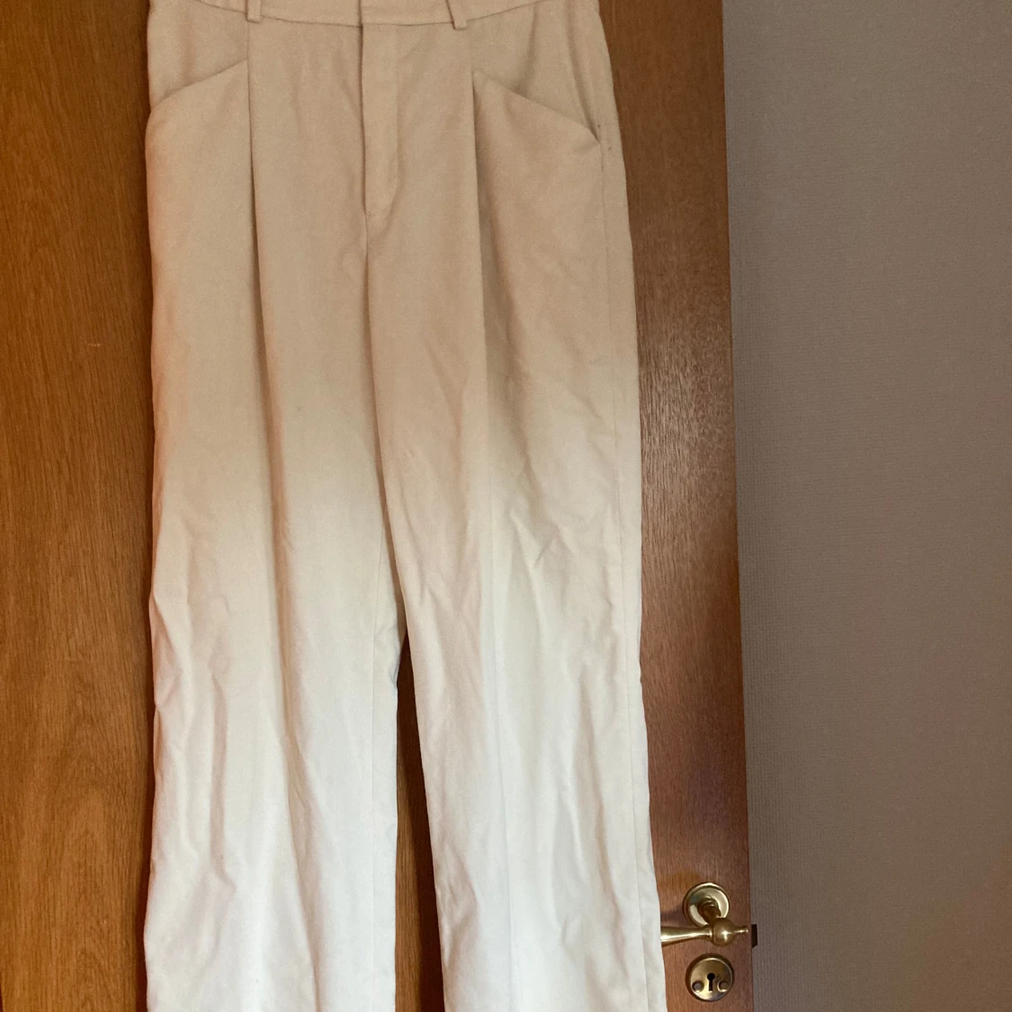 Beige byxor från &other stories - 90
