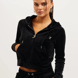 Juciy couture hoodie - Andvänd ett få tal gånger,väldigt fint skick❤️