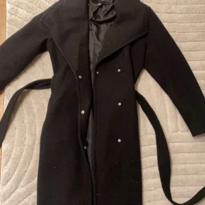 Kappa Vero Moda - Kappa i storlek M från vero Moda, använd, nypris 700kr ,