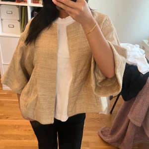 Trekvartsärmad kappa - Super fin från ottod’Ame, står ingen storlek men skulle säga s