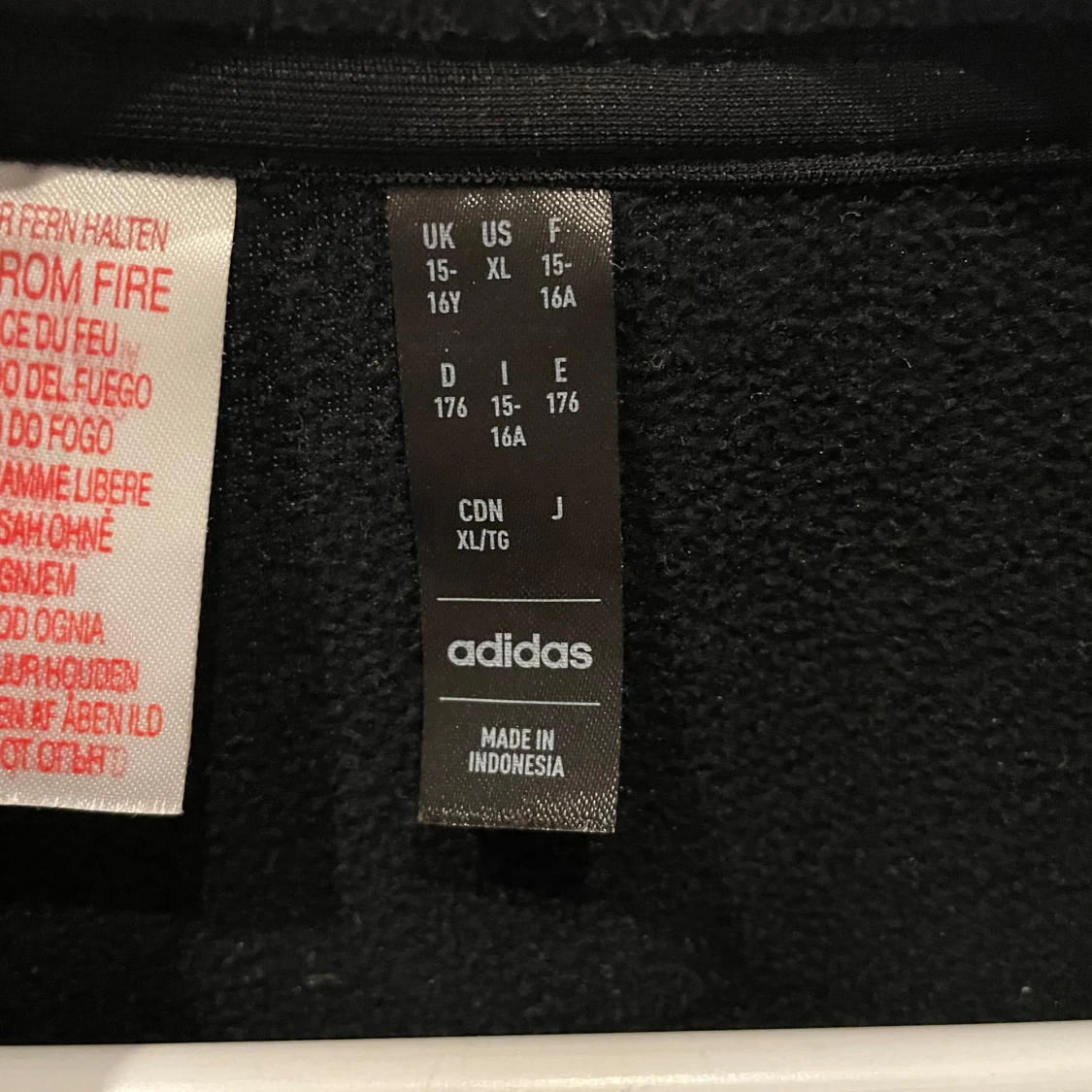 Svart adidas träningströja - 91