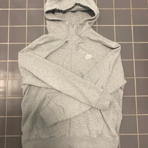 Nike club fleece - Fint skick inga skador 9/10 skick storlek M