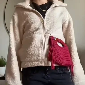 Teddy jacka hm - Säljer denna fina Teddy jacka från hm, den är i bra skick med inga fläckar 