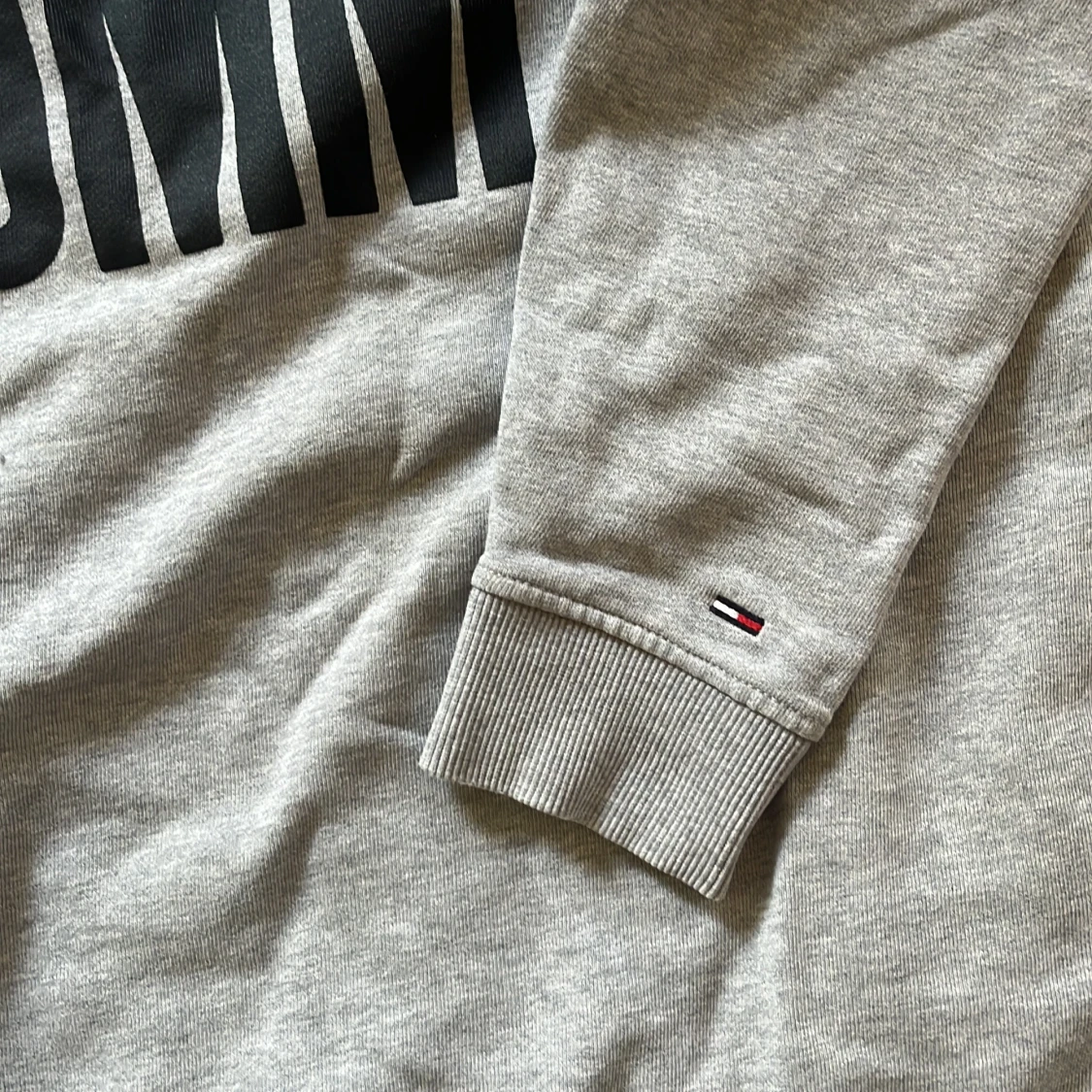Grå sweatshirt från Tommy Hilfiger - 92