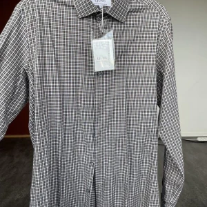 Skjorta - Ljung by Marcus Larsson - Nypris 799kr  Helt ny oanvänd, passade aldrig Storlek S Modell : Relaxed Flannel shirt, Camel Check Märke : Ljung by Marcus Larsson