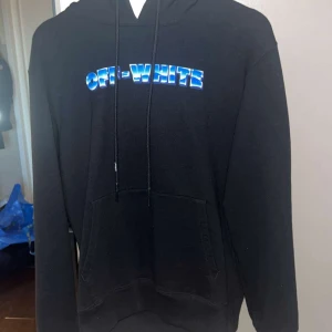 OFF-white hoodie - Knappt använd. 