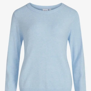 Fin ljus blå stickad tröja  - I stlrk S passar ca Xs-M  , inga stora dekter för den e använd 5 ggr nypris 350 