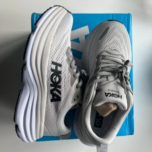 Skor Hoka - Helt nya, köpte för liten storlek.