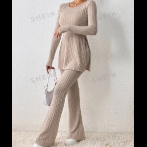 Beige set - Säljer beige set helt ny. Skickar övriga bilder💕