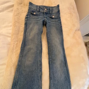 Snygga och trendiga jeans!!! - Bra skick och väldigt fina !!