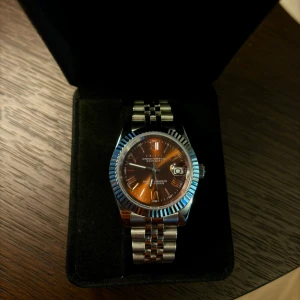 Seiko - Säljer nu denna stilrena klocka! Utverket är självklart ett nh35 så klockan tickar på som den ska!  Har sålt en del seikos sedan innan så tveka inte på att höra av er😄